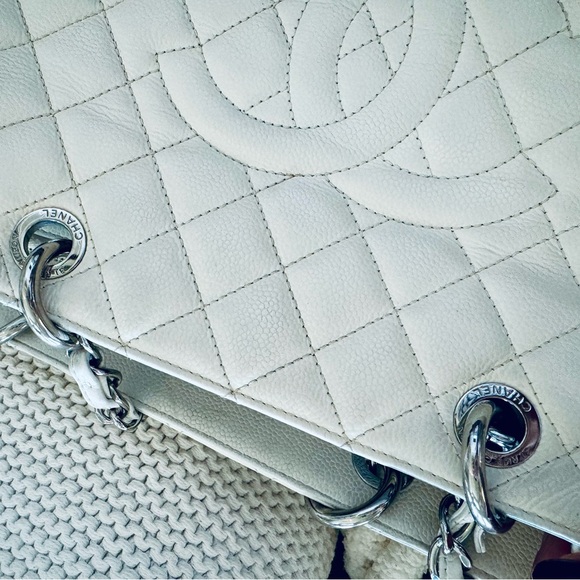 Caviar Quilted Grand Shopping Tote GST White - Picture 6 of 13